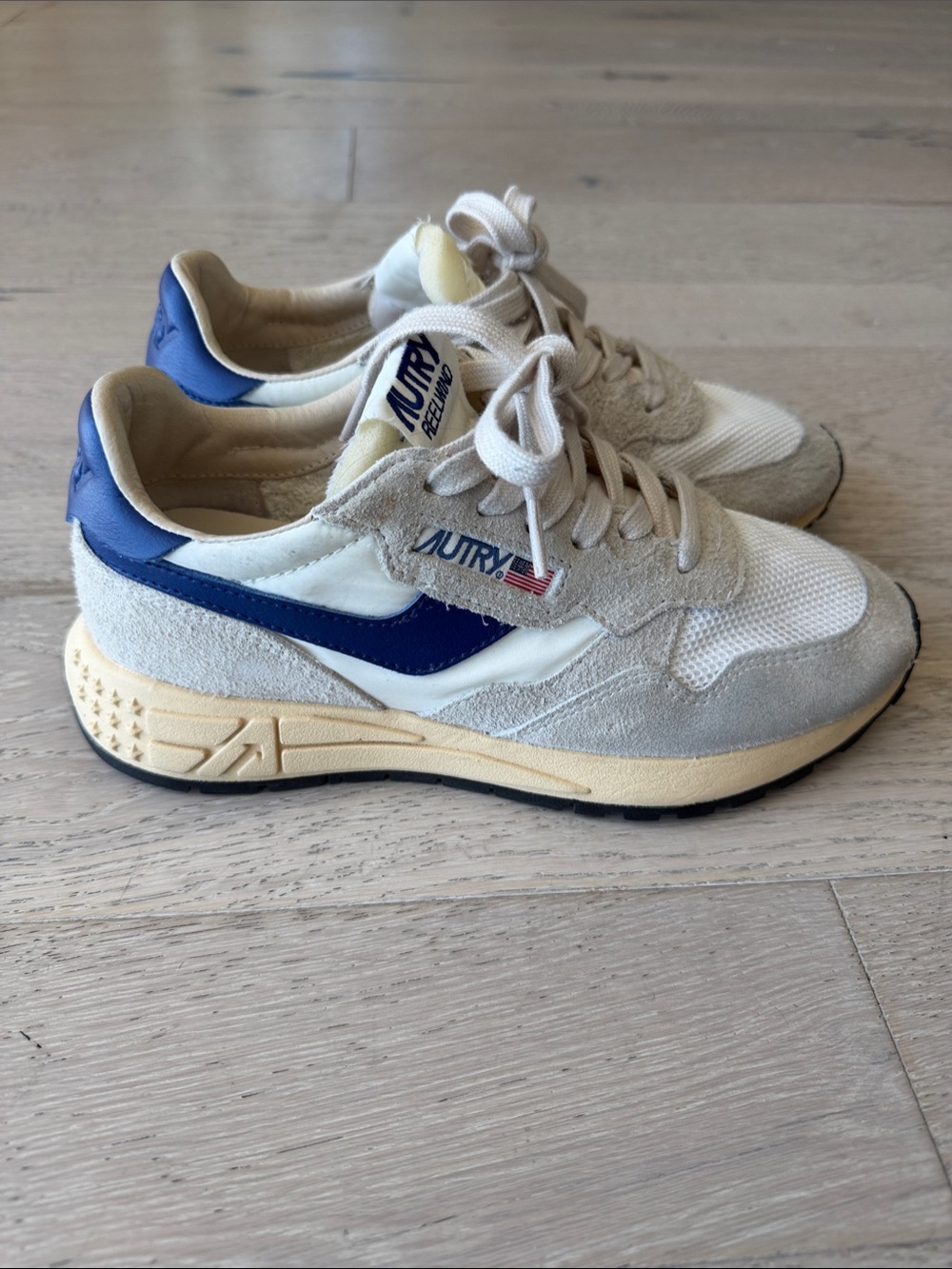 Autry Women’s Beige & Navy Retro Runner Sneaker